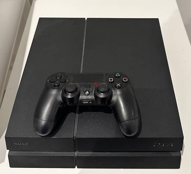 ps4 with controller and cabbles 0