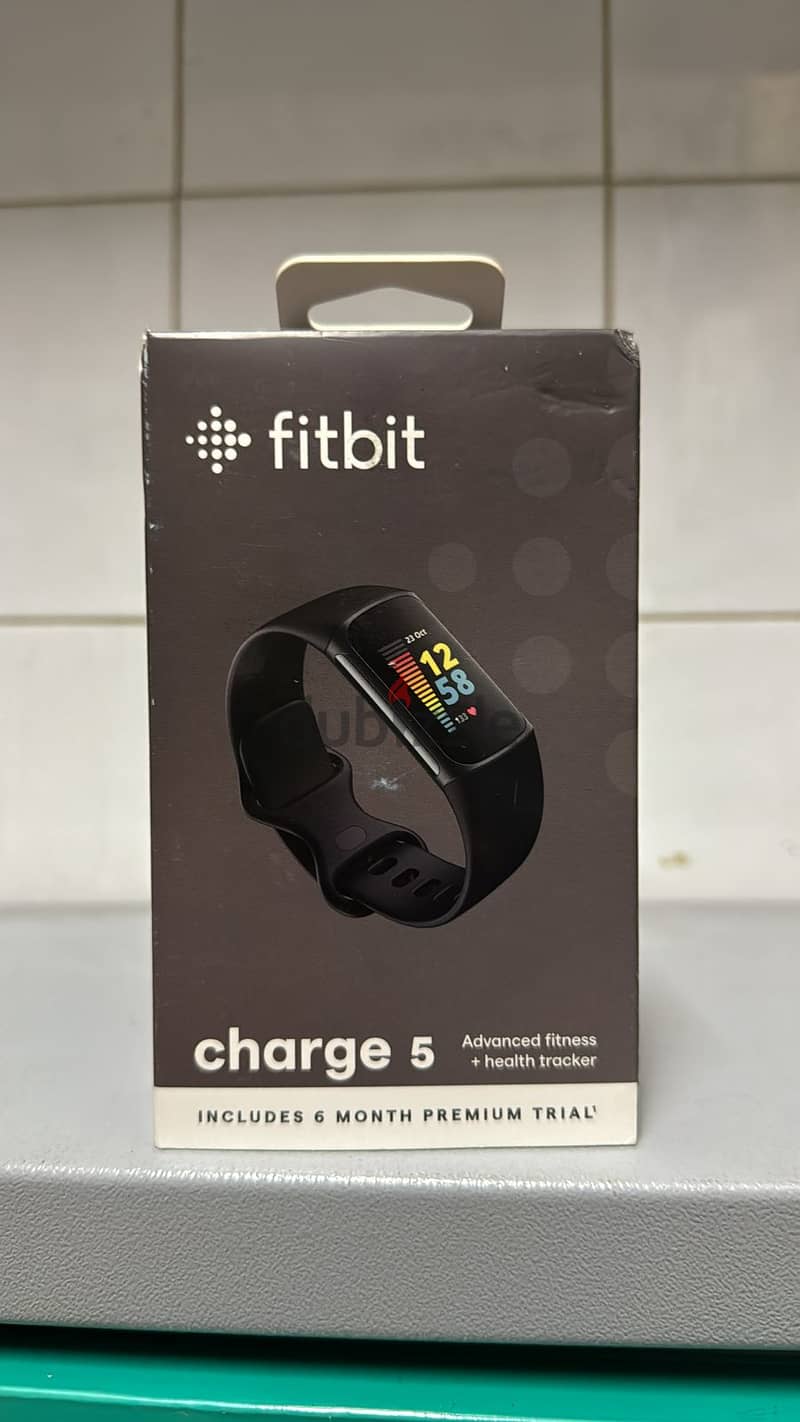 Fitbit charge 5 Graphite stainless steel case & black band  great & g 0