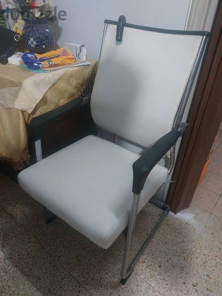 very comfortable chair as good as new 1