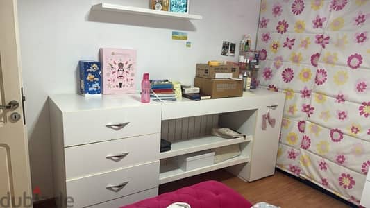 girl princess bedroom -good as new