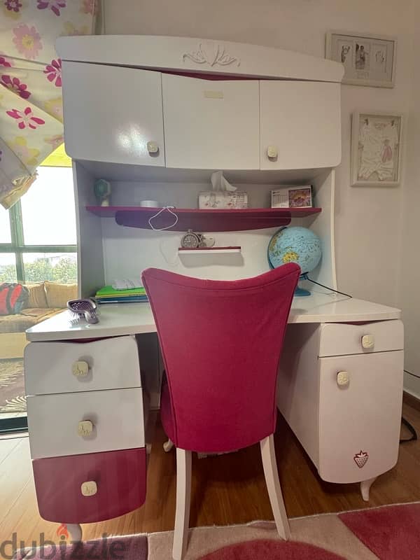 girl princess bedroom -good as new 2