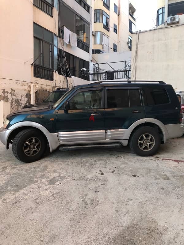 Mitsubishi Montero 2001 0