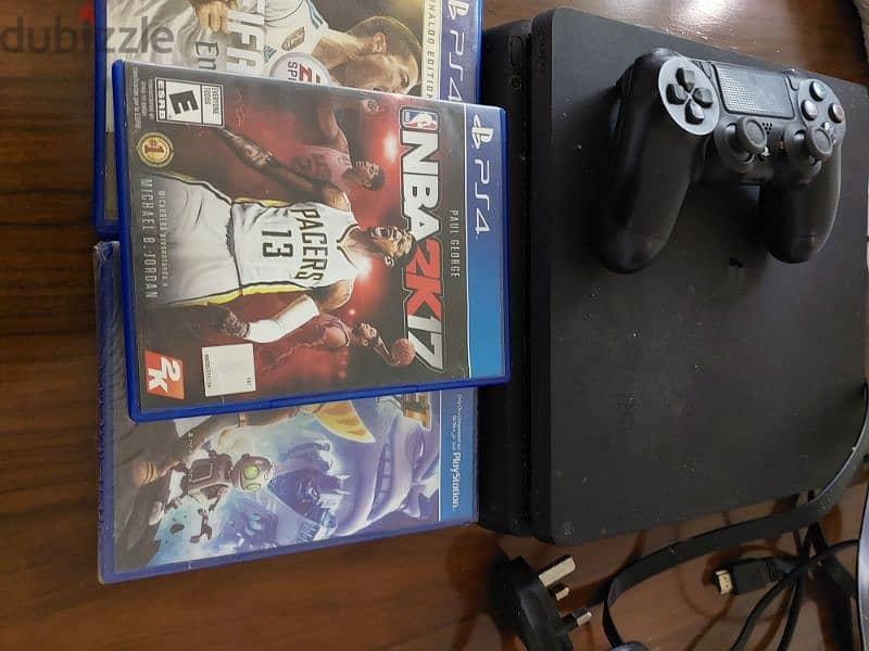 PS4 Slim used like new 0