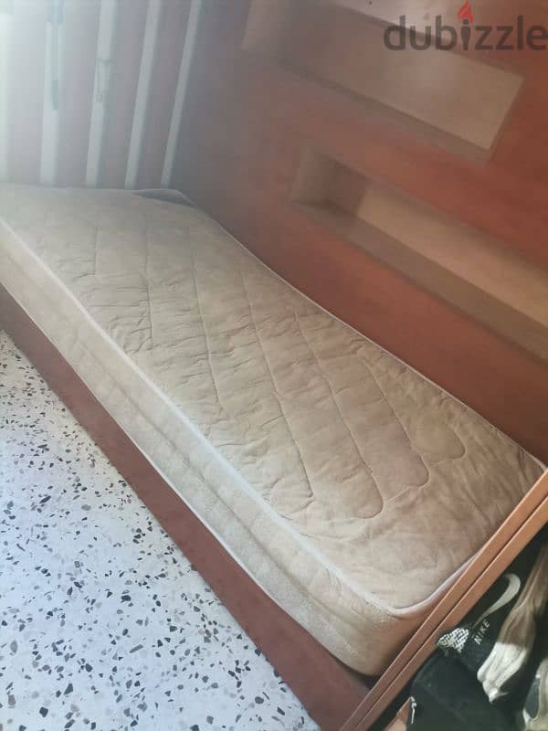 beds from two layers in very good condition for sale 0