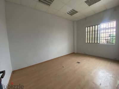 Workshop for rent in Biaqout/industrial area - ورشة عمل للإيجار بياقوت