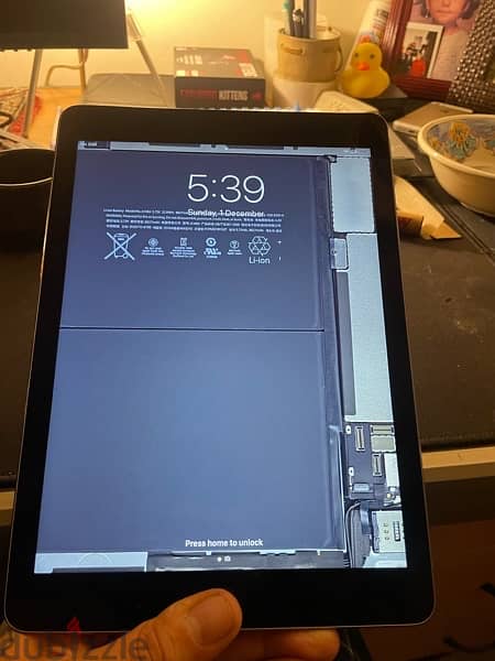 IPAD AIR 2 with SIM card (VERY CLEAN BARELY USED) 1