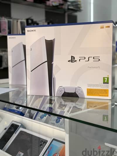 Play Station 5 ps5 with case