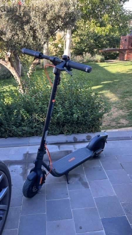 Segway Ninebot f2 plus electric kickscooter 0