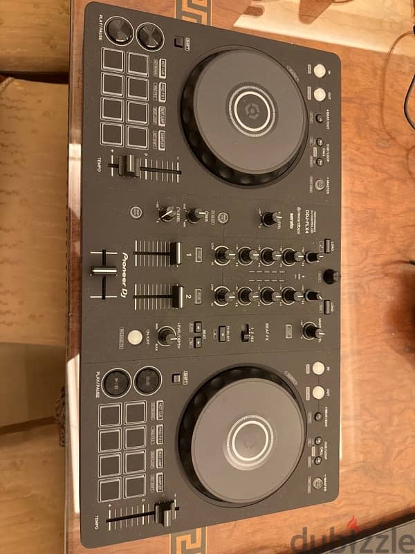 DDJ-FLX4 and Pioneer HDJ-CUE1 headphones 0