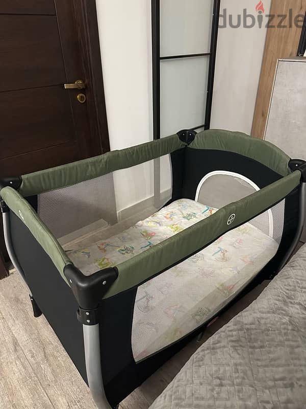 Crib with mattress 0