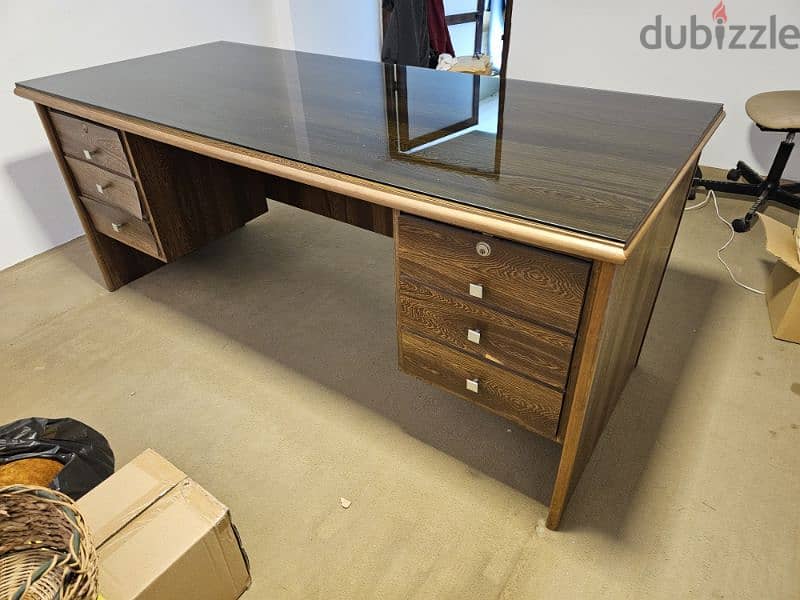 Desk مكتب Bureau 4