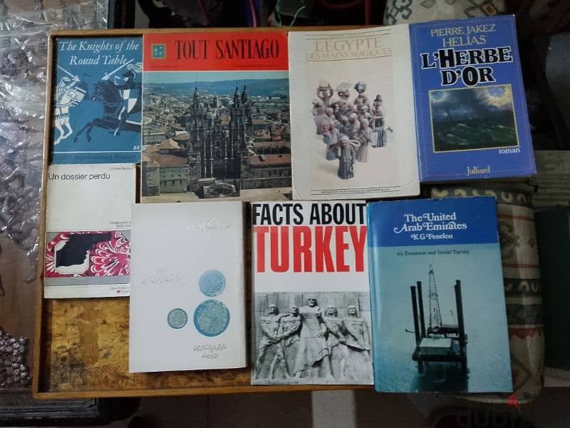 حسومات خاصة 50% على جميع الكتب.  يوجد كتب أخرى 2