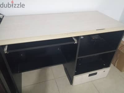 Office Desk طاولة مكتب