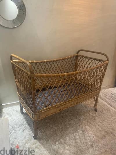 bamboo baby bed in excellent condition. 160$