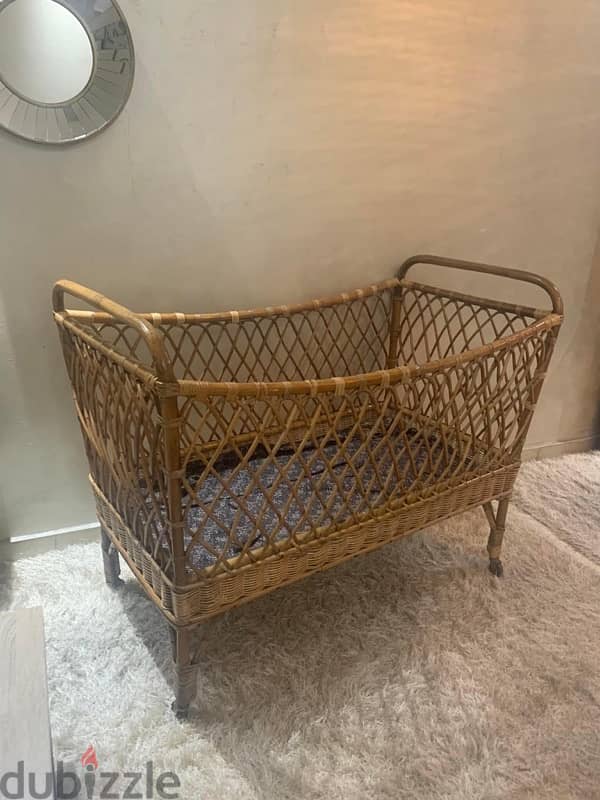 bamboo baby bed in excellent condition. 160$ 0