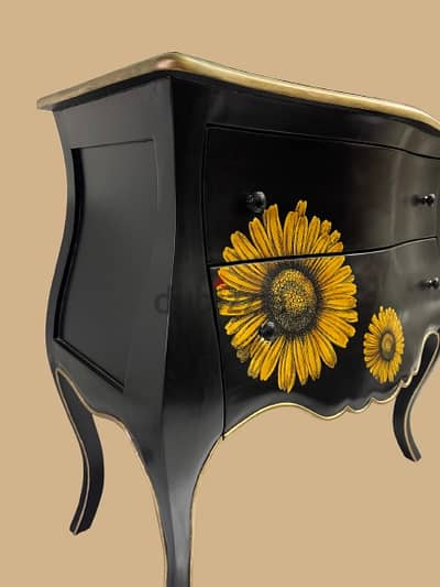 Black Flower Console