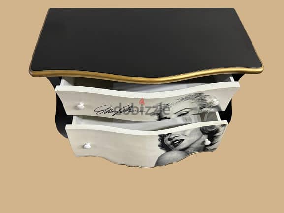 Marilyn Monroe Console 3