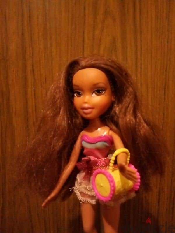 BRATZ YASMIN MGA As new dressed doll, Bend legs +Rollerblade Shoes=23$ 7