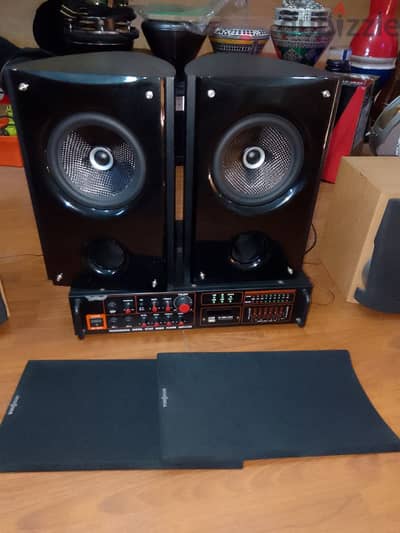 Monitor speaker and power