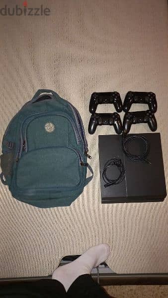 ps4 and 4 controller and bag 0