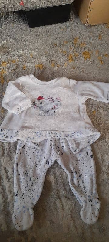 baby girl size 0/3 8