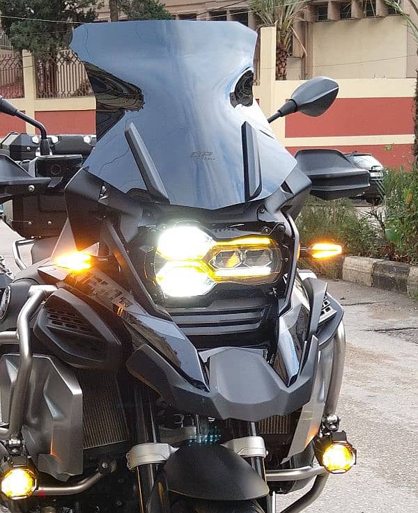 Bmw Gsa 1250cc Triple black only 6700klm on odo 15