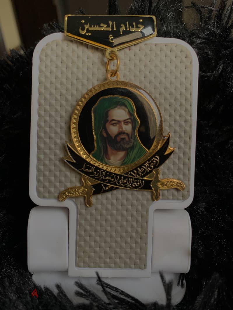 Al imam ali black and gold pin. 0