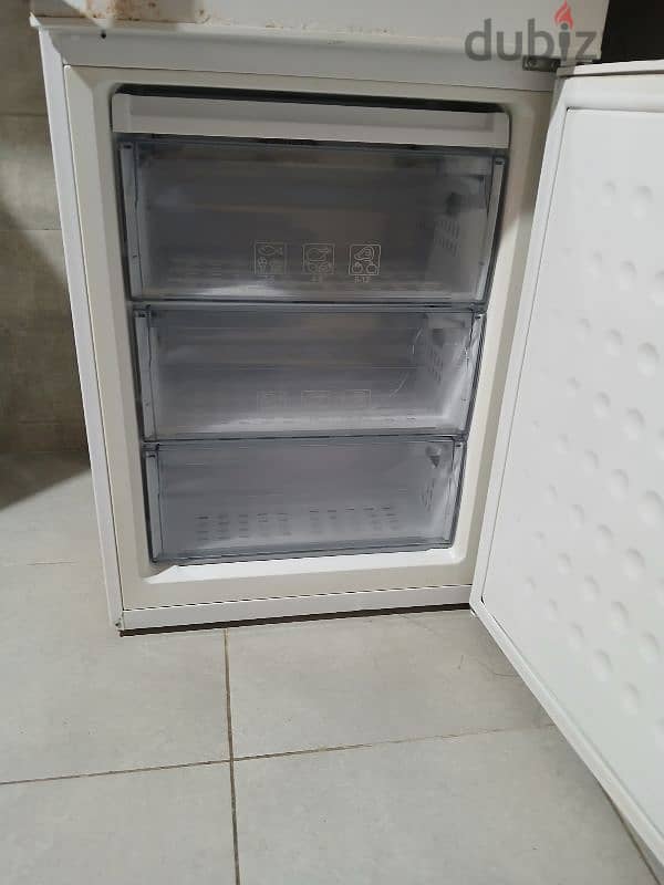 Beko fridge and freezer. براد مع ثلاجة 3