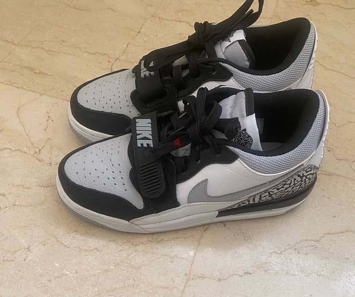 Nike Sneakers Original & Unisex size 36.5 fits 37 New Condition 1