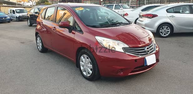 Nissan Versa notes hatchback 2014 f. o ABS AIRBAG like new