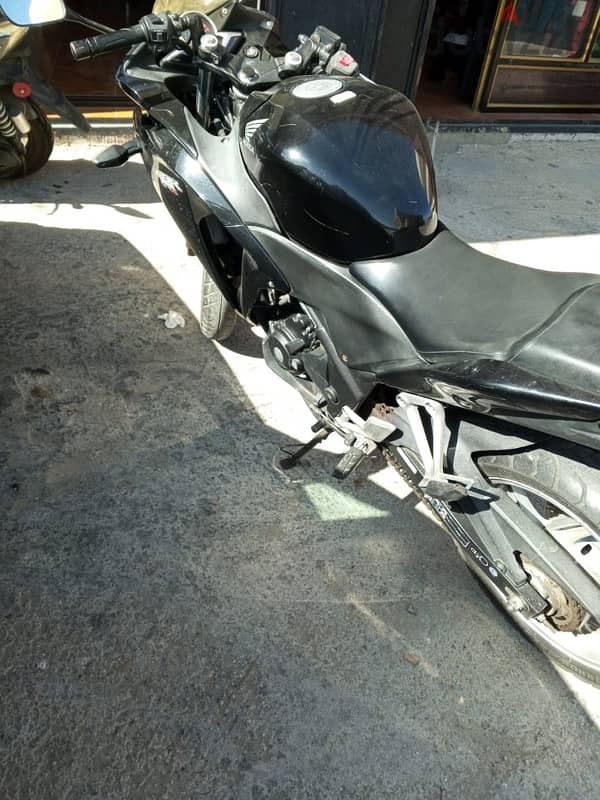 Honda CBR250 2011 1