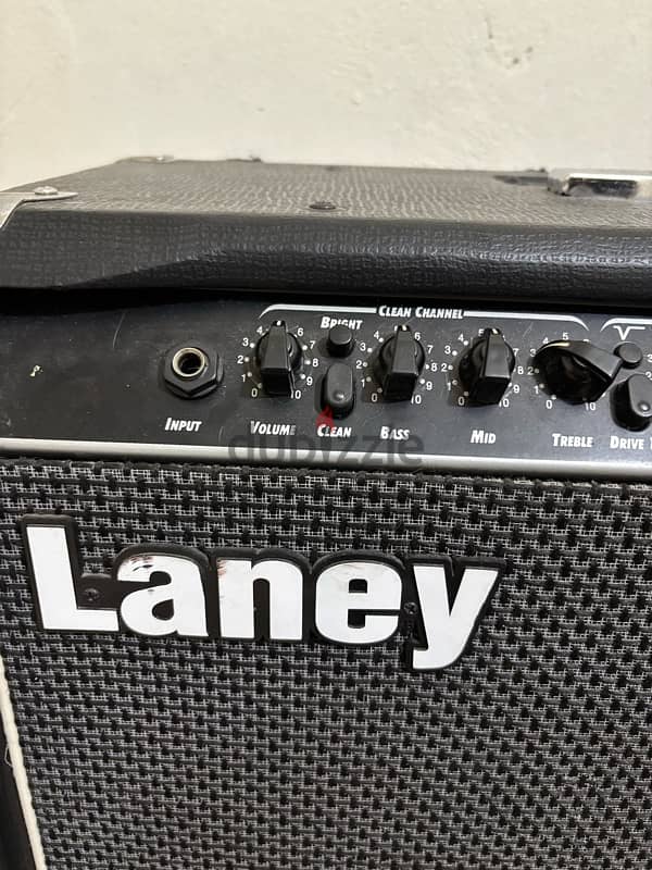 laney lv300 twin amplifier 1