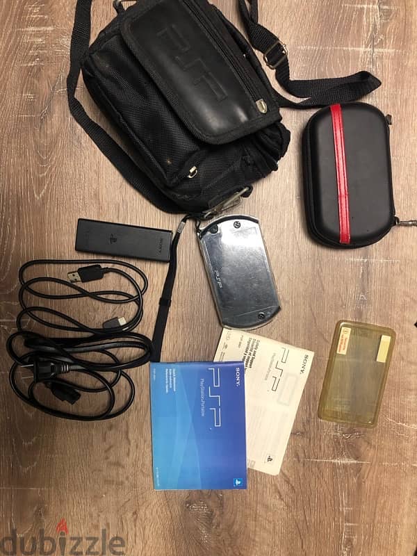 PSP Go + accessories (playstation portable go) 9