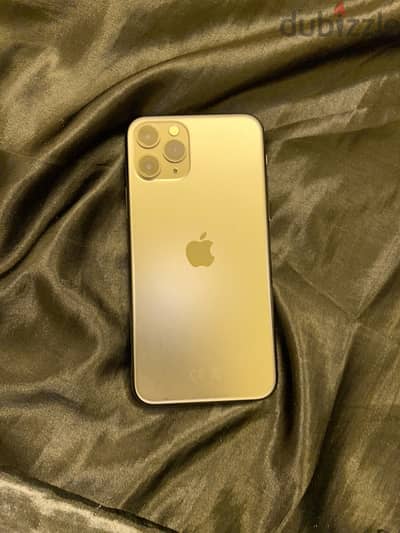 iphone 11 pro & SE 2 red edition mint condition