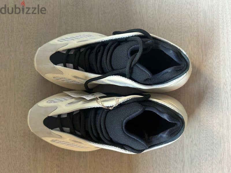 Yeezy 700 V3 Azael 1