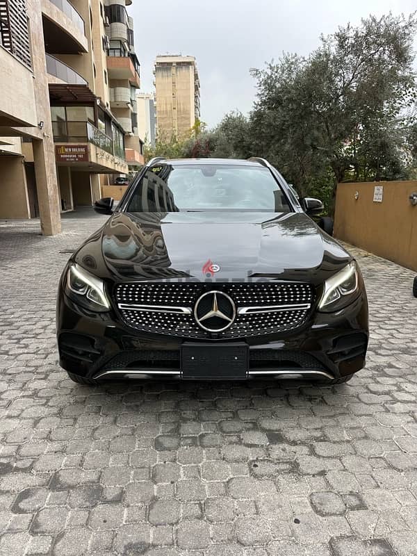 Mercedes GLC 300 AMG-line 4matic 2018 black on black (clean carfax) 0