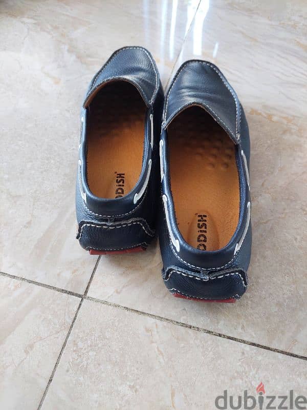 Modish dark blue shoes 3