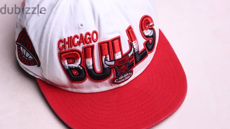 NEW ERA x NBA Chicago Bulls White & Red Vintage Cap. (ADJ) 1