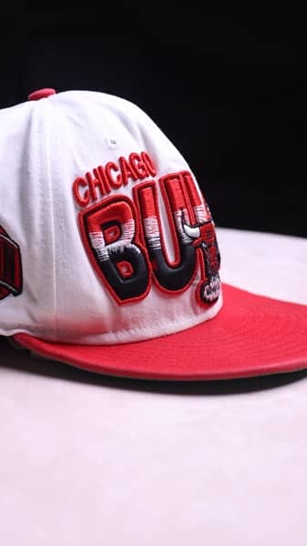 NEW ERA x NBA Chicago Bulls White & Red Vintage Cap. (ADJ) 2