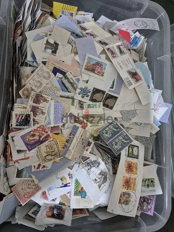 huge box of stamps (1.5kg) 0