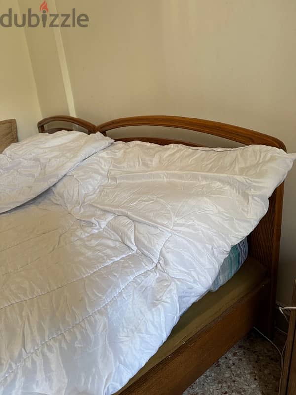 3 single beds with 3 mattresses 4