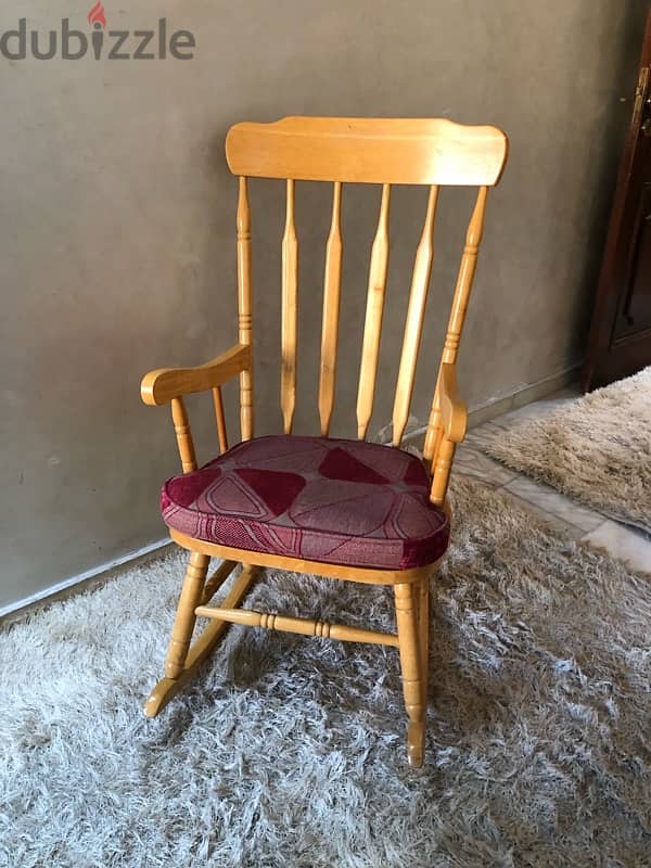 vintage rocking chair in excellent condition. 125$ 3