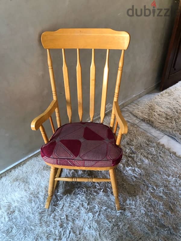 vintage rocking chair in excellent condition. 125$ 4