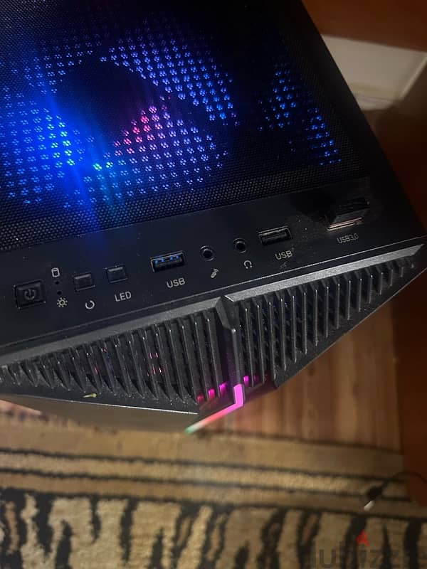 computer gaming 16gb b3do jdeed ma 3omro shaher ma3 kell 8rado be 700$ 4