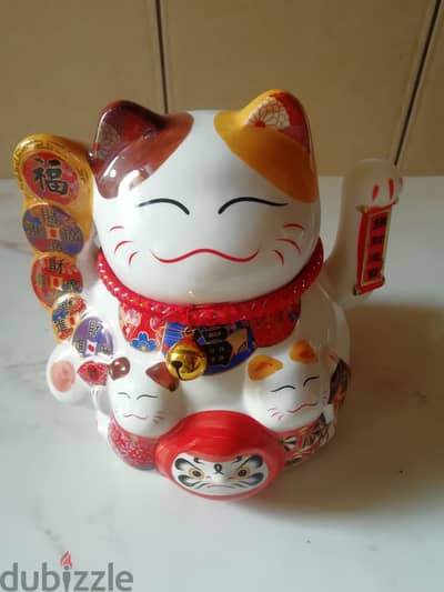 Traditional Japanese porcelain cat with waving hand works on 2 AAA ba