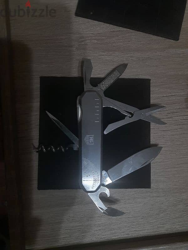 TAG Heuer swiss knife 0