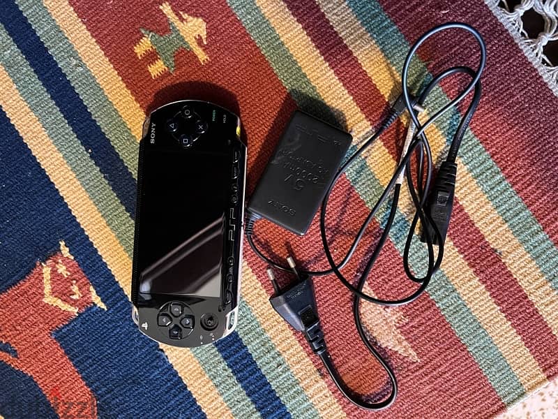 PSP  + COVER + CHARGER + GAMES 5