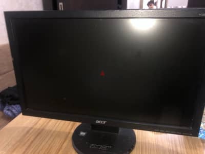 acer 18.5” with power and vga cable