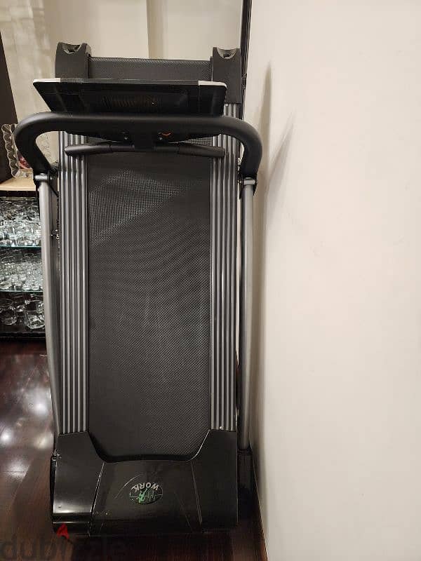 Treadmill barely used at home. 380$ 0