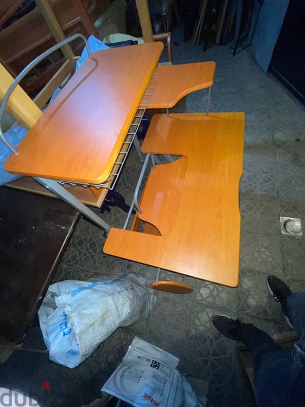 gaming table new without any scratches 3